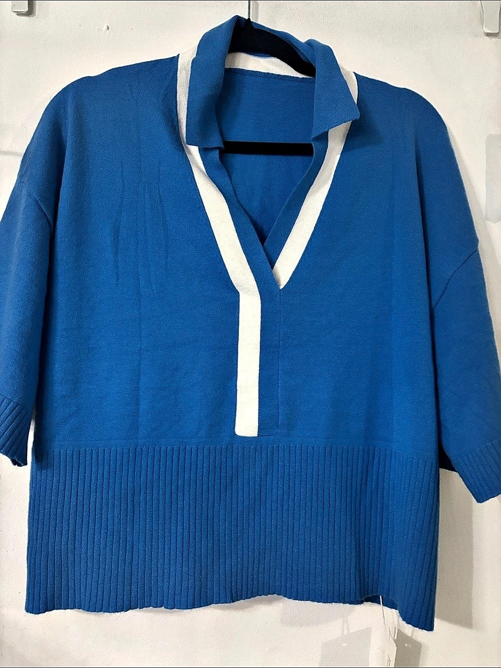 TIPS Color Block V-Neck Sweater Size Small